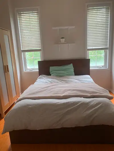 $975 - July 1 - Female Only - Private Bedroom w Bath - York U