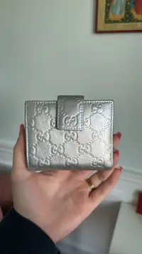 Authentic and rare Gucci Guccissima silver wallet 