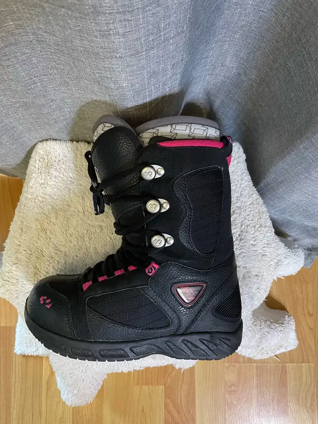 Women’s Snowboard Boots in Snowboard in Calgary - Image 6
