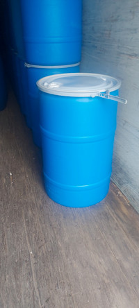 Barrels plastic 55 gallons couver top  food grade