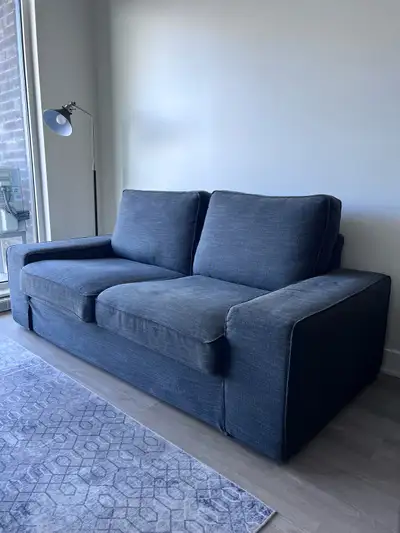 Sofa Canapé à vendre en très bon état. Modèle Kivik, de ikea, couleur grise. Démontable. Prix négoci...