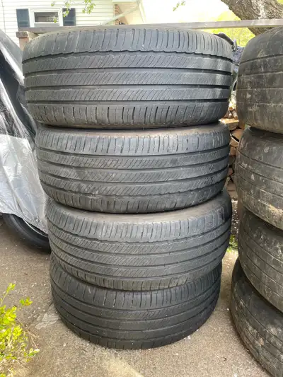 Michelin Primacy 235/55R18 7/32 on all. No plugs.