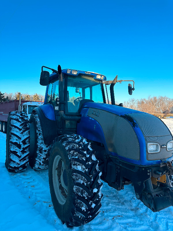Valtra T-180 Bi directional FWA Tractor in Farming Equipment in Regina - Image 2