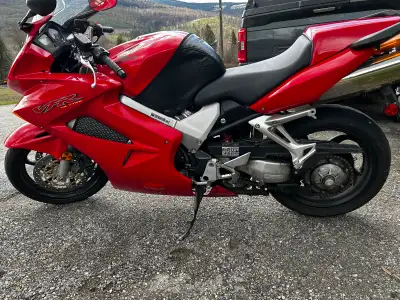 Selling vfr800. for my dad he’s had it since 2003 brand new, mainly used for going to Lethbridge up...