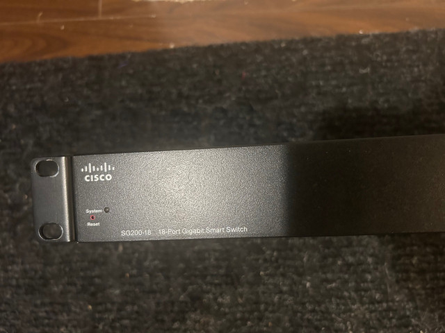 Cisco 18 ports Gigabit smart switch  dans Systèmes de sécurité  à Laval/Rive Nord - Image 4