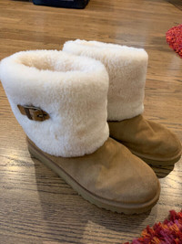 Size 10 Ugg Boots with Fur Cuff