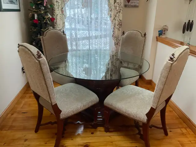 Dining Table Set from Bombay Company in Dining Tables & Sets in Dartmouth - Image 3