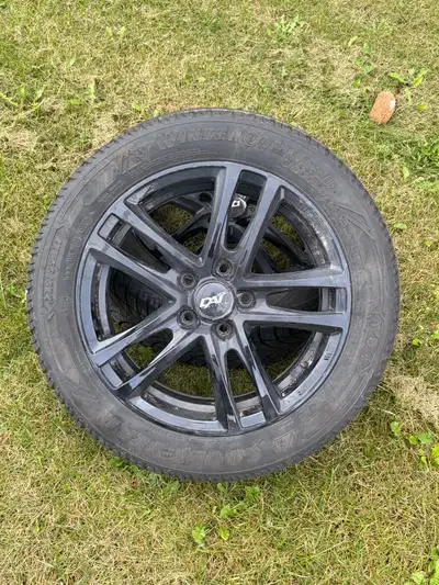 4 pneus hivers Goodyear & Jantes 17pouces Dai et pneus qui étaient sur honda accord sport. Négo un p...