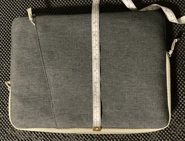 Padded iPad/ Laptop sleeve in Laptop Accessories in Markham / York Region - Image 7