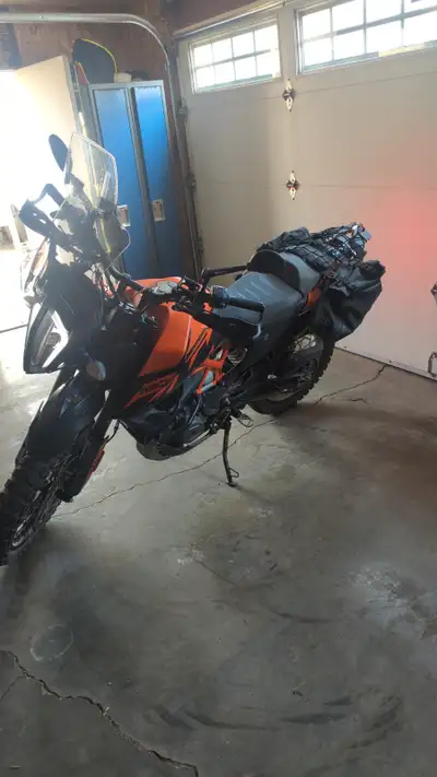 Testing waters,no rush to sale. 9.2k on odo,will go up as its a motorbike season now;) ,im original...