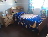 FULL SOLID WOOD BEDROOM SET (8 PIECES) FOR KIDS