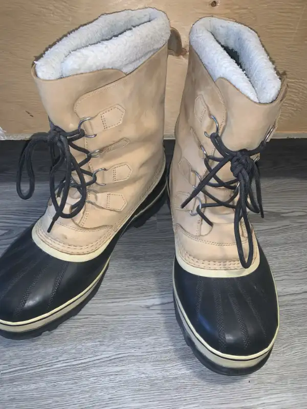 SOREL™ Men's Waterproof Winter Boots Size 9 in Men's Shoes in Oshawa / Durham Region - Image 2