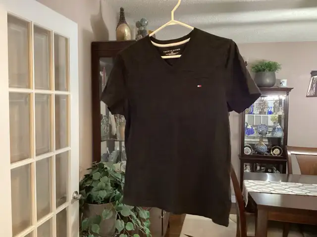 Tommy Hilfiger Black V-Neck T-Shirt - Women’s size S in Women's - Tops & Outerwear in Oshawa / Durham Region - Image 3