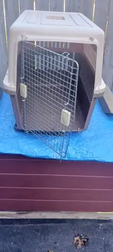 dog carrier suitable for medium-sized dog. Front door swings on both sides. No cracks. HOWEVER THE C...