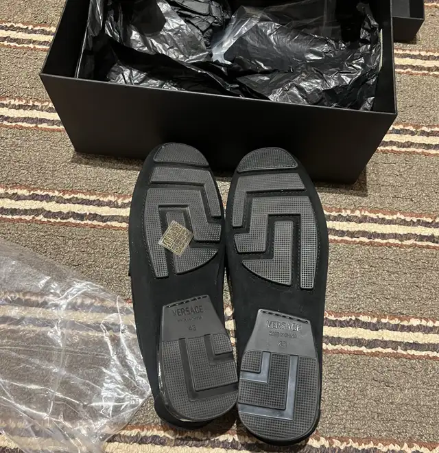 Versace Men Suede Black Shoes in Men's in City of Toronto - Image 6