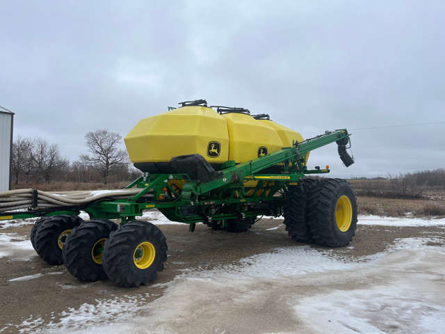 2015 John Deere 1910 550 bu sectional  in Farming Equipment in Regina