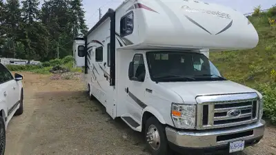 Motorhome for sale! 2018 Sunseeker 3010DS 32 feet 78000KM 2nd owner. No accident. Mechanic in very g...
