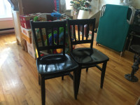 Chaise en bois / Wooden Chair