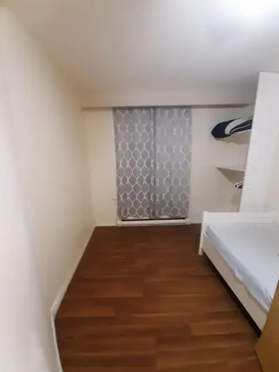 Rooms for short term or long term rental. Available in Oshawa close to Durham College and Ontarik Te...