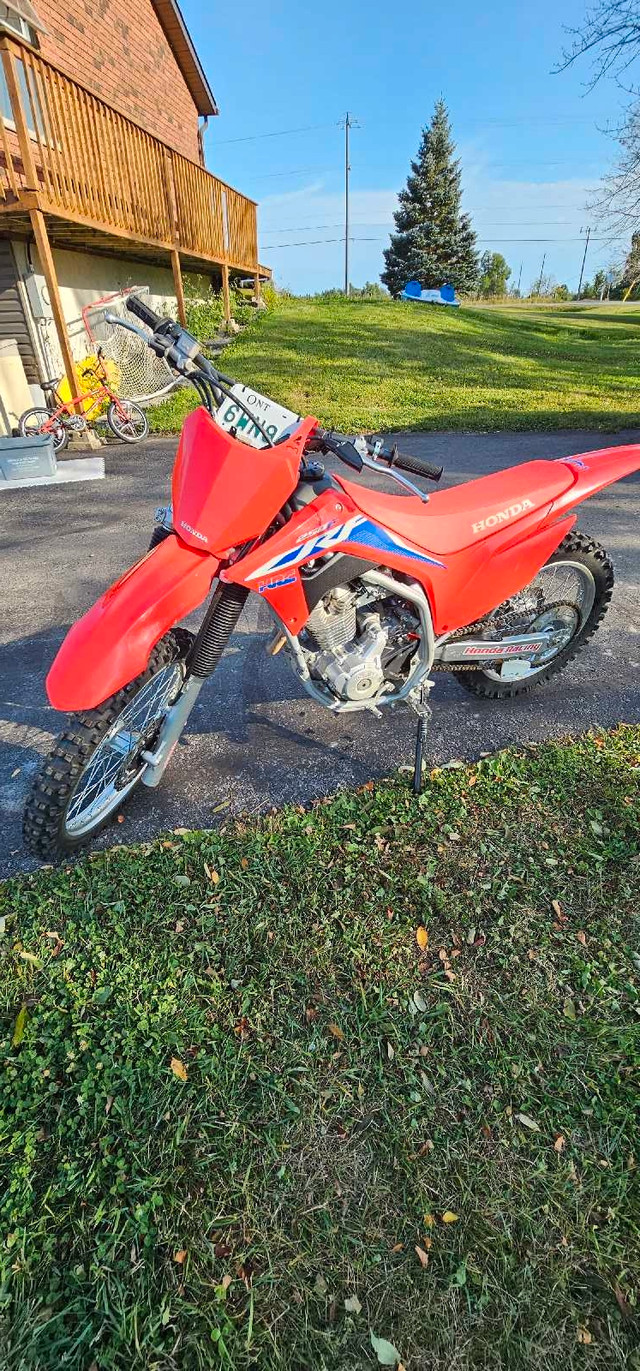 2022 CRF250f with low hours and lowering kit in Dirt Bikes & Motocross in Kingston - Image 3