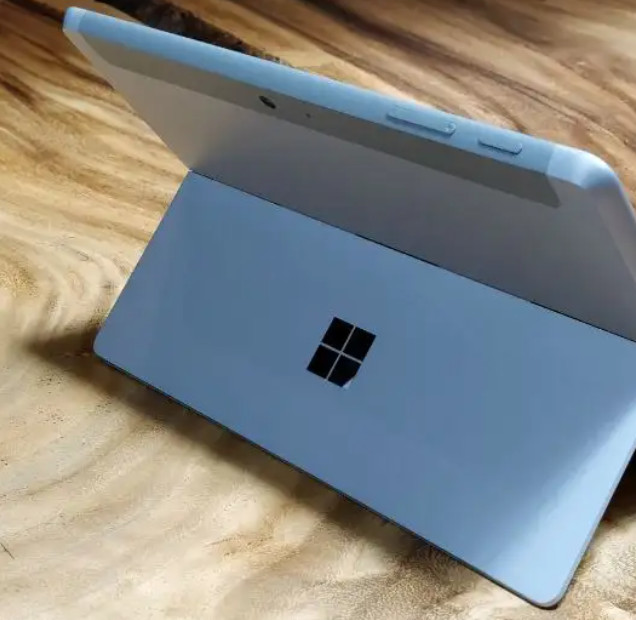 ordi Surface microsoft avdc usb c - clavier retroeclaire gratuit dans Ordinateurs de bureau  à Ville de Montréal - Image 2