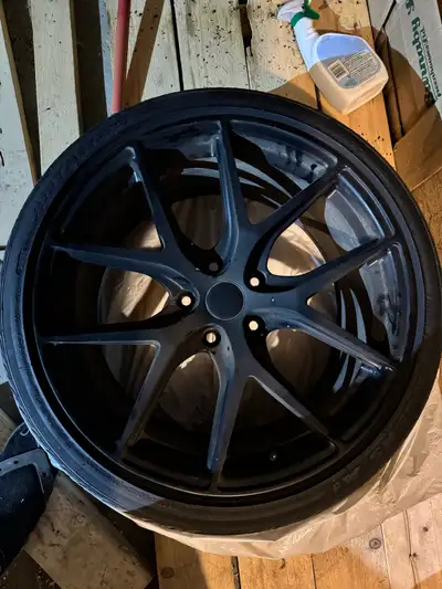 I am selling a single Incense A4 tire with a size of 275/30ZR19 96W. This used tire comes mounted on...
