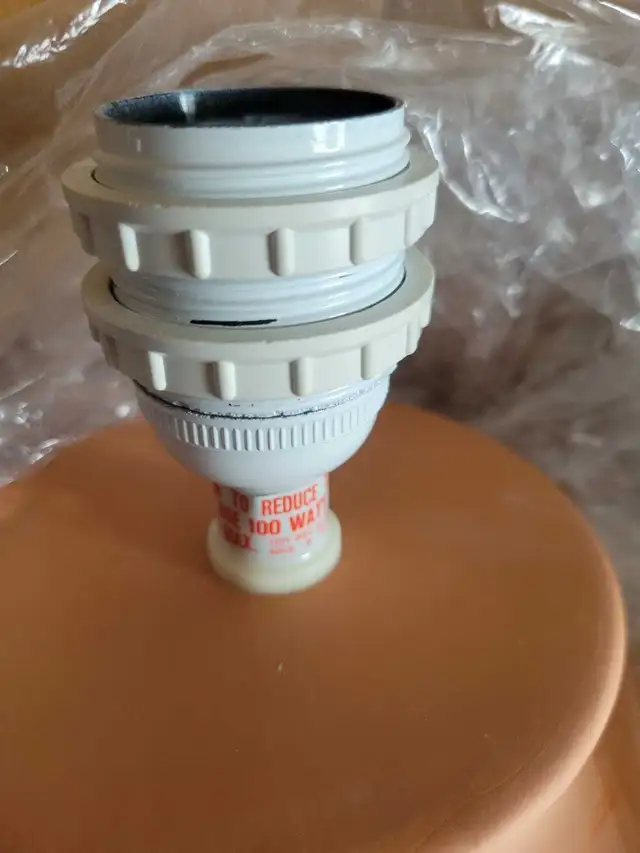 Terracotta table lamp peach colour with shade in Indoor Lighting & Fans in City of Toronto - Image 9