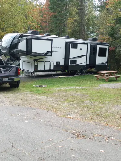 FIFTH WHEEL AVALANCHE 338GK 221 A VENDRE A GRANBY Année : 2021 Modèle : 338GK Grandeur : 38’ - Slide...
