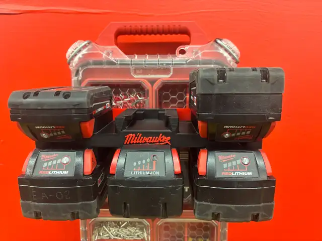 Milwaukee M18 Battery Wall Mount 4/6 Batteries Optional Packout in Power Tools in Markham / York Region - Image 6