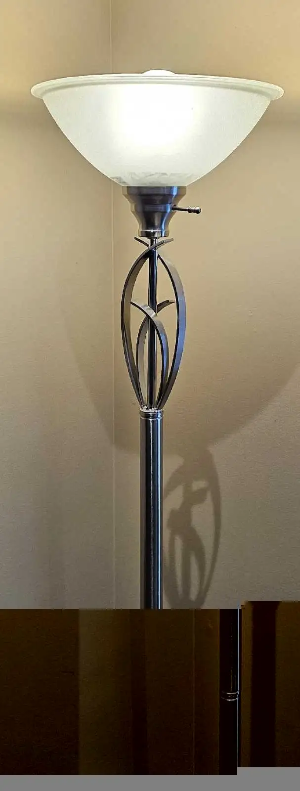 3- Way Switch Floor Lamp in Indoor Lighting & Fans in Oshawa / Durham Region - Image 3
