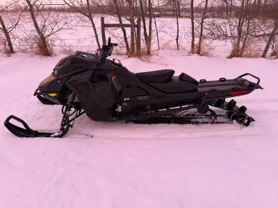 2023 skidoo summit x turbo 154 3” snowmobile is in great shape track has no rips or tears. Dealershi...