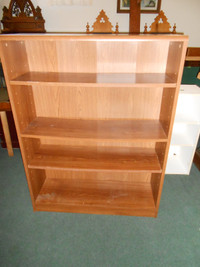 Pressed wood book case with 4 shelves