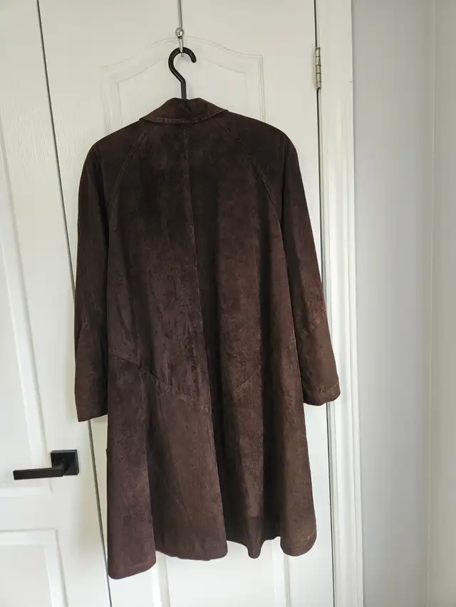"Danier"  Brown Suede Full-Length Coat in Women's - Tops & Outerwear in Oshawa / Durham Region - Image 5