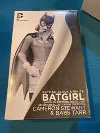 Batman Black & White statue - Batgirl by Tarr & Stewart