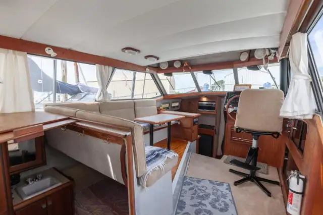 Boat with commercial licence for charters and cruises in Powerboats & Motorboats in Delta/Surrey/Langley - Image 5