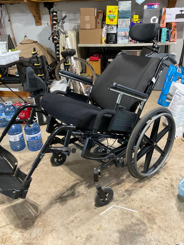 Deluxe heavy duty Wheelchair in Health & Special Needs in Charlottetown - Image 4