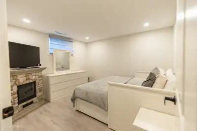 Short-Term Fully Furnished 2-Bedroom Basement – Bayview & Major Mackenzie ✨ Discover this brand-new,...