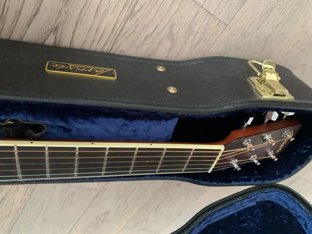 Larrivee L02 in Guitars in London - Image 4