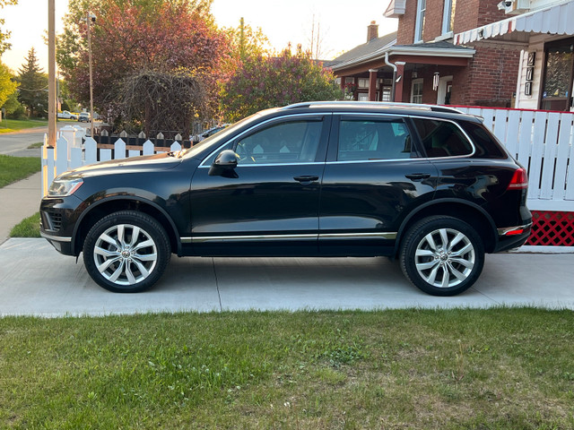 PENDING - 2015 Volkswagen Touareg TDI Execline in Cars & Trucks in Thunder Bay
