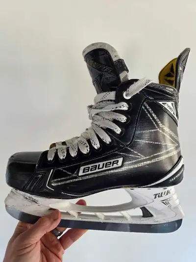Senior Size 10 Mint condition New blackout (FLY-TI) runners (Runners were more than $200) Superfeet...