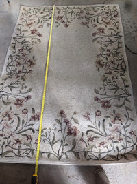 5' X 8' Tan Rug with flowers