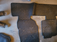 Toyota Rav4 rubber floor mats set for sale