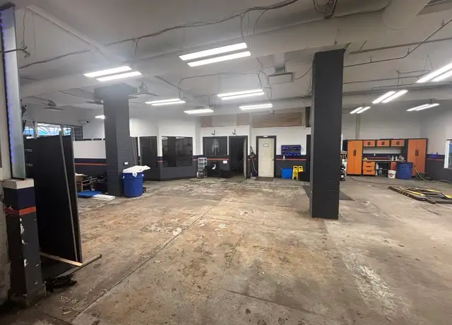 Downtown Commercial Automotive Lease Space in Commercial & Office Space for Rent in Vancouver - Image 5