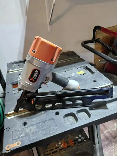 Paslode framing nailer for 2 to 3 1/4 inch nails. Like new. Hardly used. Comes with lots of nails. H...