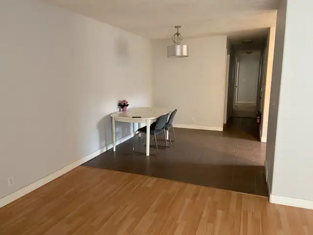 main floor room close to SAIT for female 62863756458499123