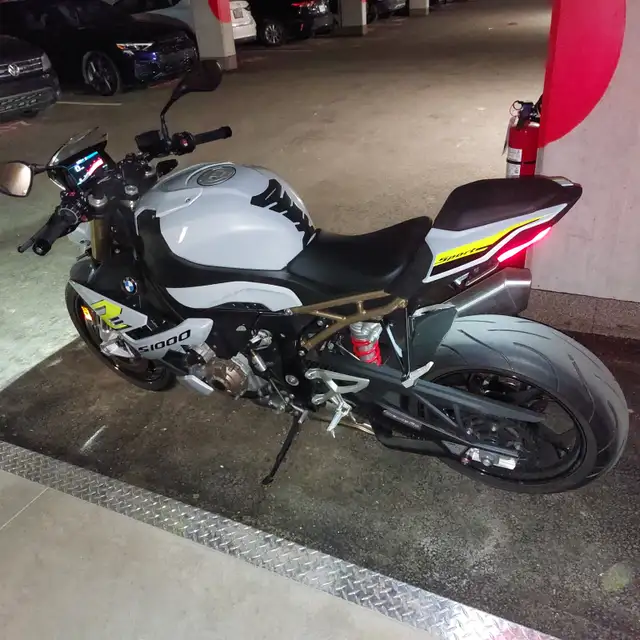 2022 BMW S1000R, 12500KM, IMPECCABLE, A1,  FULL OPTIONS in Other in Québec City - Image 3