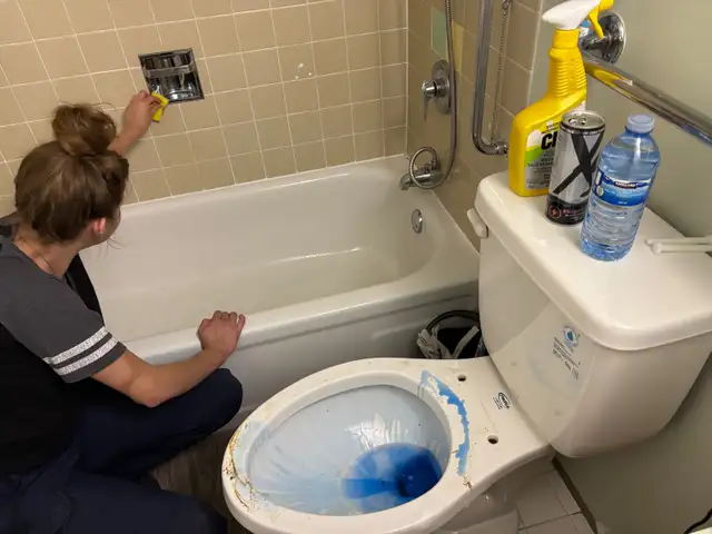 ALL SIZE BINS - DUMPSTER $200 & JUNK & CLEAN in Cleaners & Cleaning in Calgary - Image 11