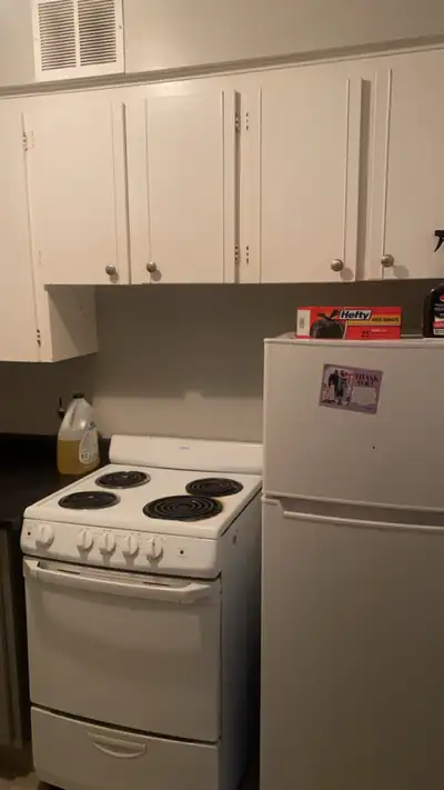 1 bed room in a 2 bedroom available Shared bathroom Balcony