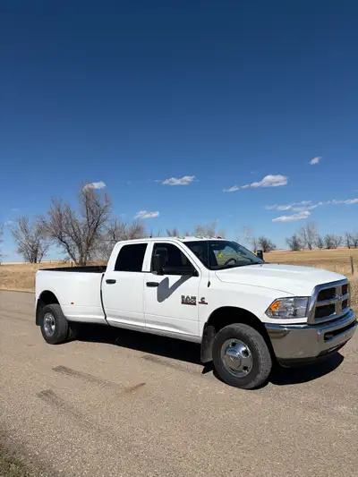 2015 Dodge Ram 3500 6.7 Cummins 4x4 •Active Alberta title •6.7 Cummins turbo diesel •Just rolled 401...