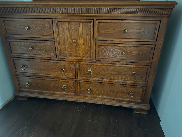 Bedroom Set in Dressers & Wardrobes in St. Catharines